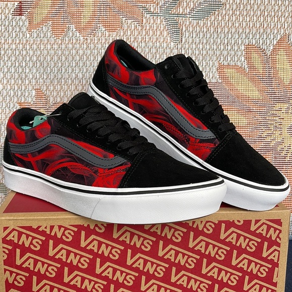 Vans Comfycush Old School 
After Dark Black/Red
VNOA5DYCY09
WMNS sneakers - Picture 7 of 16